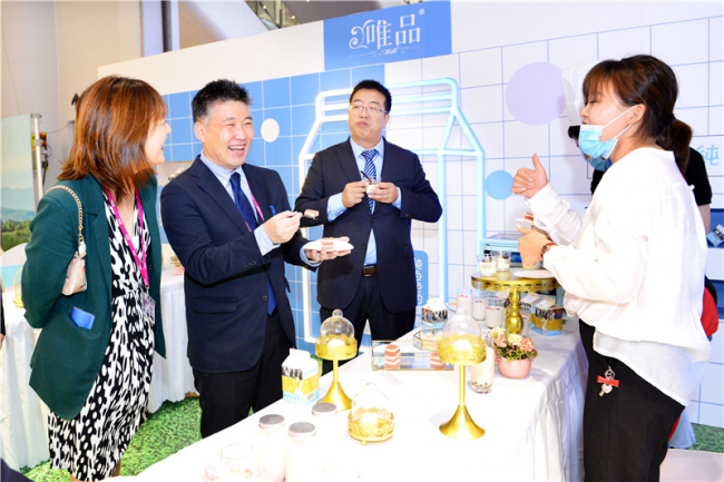 唯品牛乳新品惊艳发布,高品质开启美味“轻”生活 唯品牛乳新品惊艳发布,高品质开启美味“轻”生活