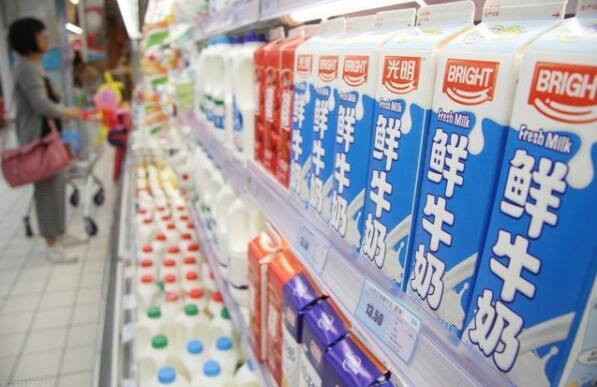 外资抄底中国乳业，洋奶粉一统高端市场，国产奶何时崛起？