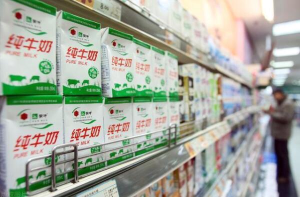 外资抄底中国乳业，洋奶粉一统高端市场，国产奶何时崛起？